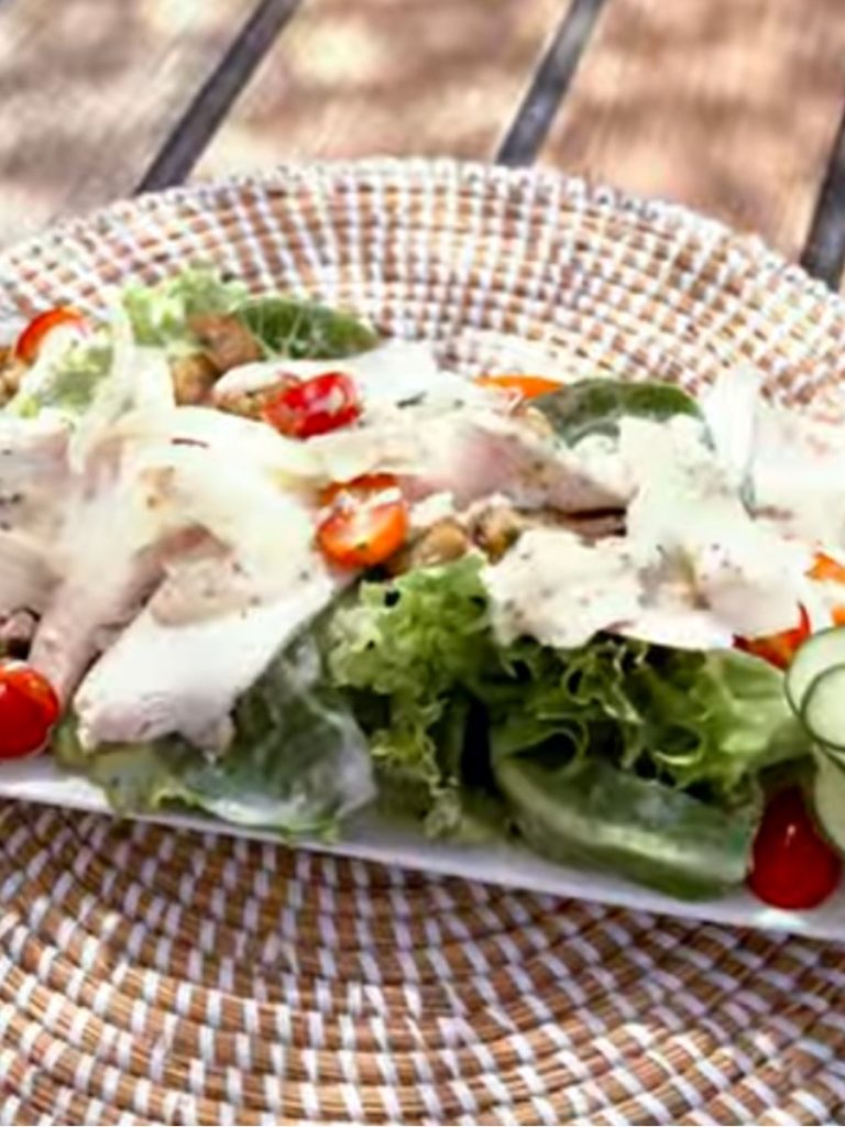 salade césar: Chef Bernard & Edenly au restaurant La Plage à Dakar